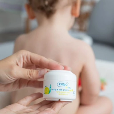Kép 2/5 - ZIAJA Baba és gyermek fényvédő krém 3 hónapos kortól SPF6 50 ml