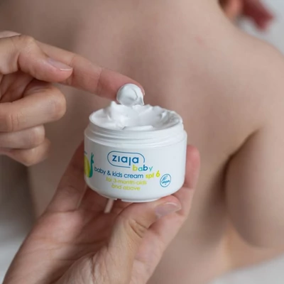 Kép 4/5 - ZIAJA Baba és gyermek fényvédő krém 3 hónapos kortól SPF6 50 ml