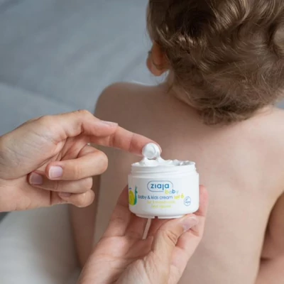 Kép 5/5 - ZIAJA Baba és gyermek fényvédő krém 3 hónapos kortól SPF6 50 ml