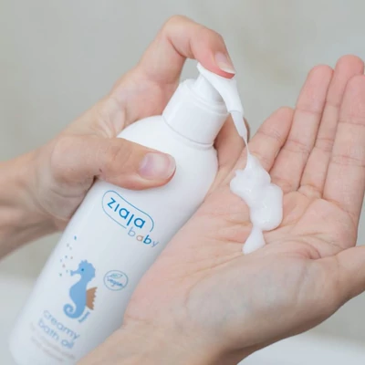 Kép 3/4 - ZIAJA Baba krémes fürdető olaj 1 hónapos kortól 300 ml